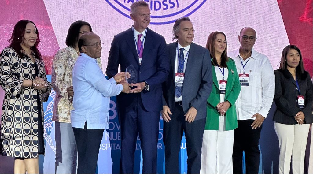 Dr. Mario Jorge García recibe Medalla Presidencial al Mérito Civil 