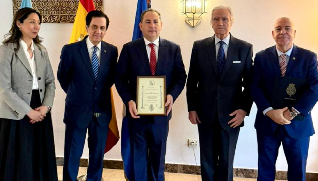 Doctor Mario Lama recibe distinción como Miembro de Mérito de la Fundación Carlos III Doctor Mario Lama recibe distinción como Miembro de Mérito de la Fundación Carlos III