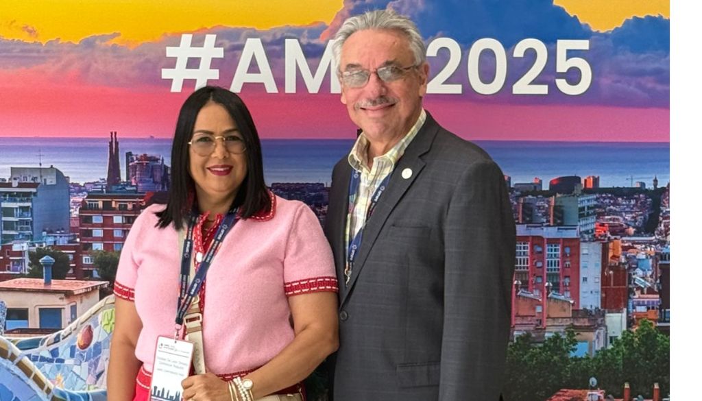 Dr. Marcos Núñez expone sobre la formación del médico del futuro en AMEE 2025 