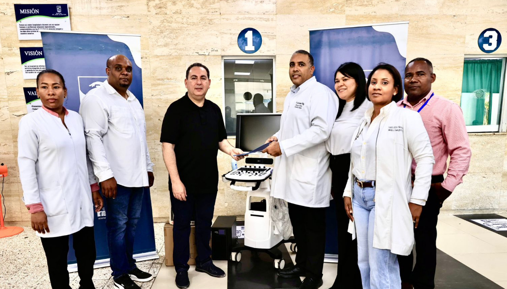 Gobierno entrega equipos y supervisa obras hospitalarias en el Este 