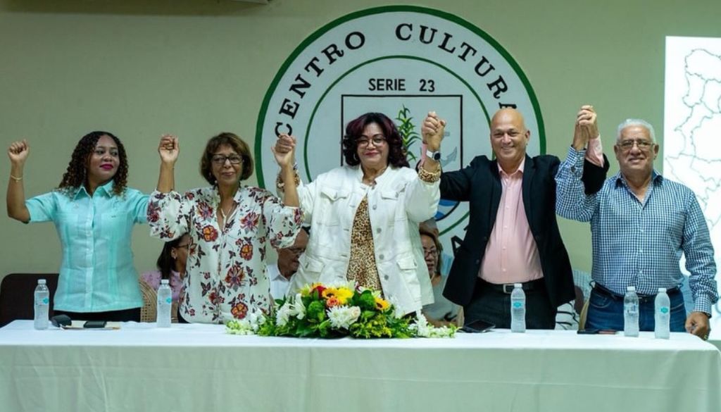 Dra. Yuberki Aquino encabeza encuentro en San Pedro de Macorís 