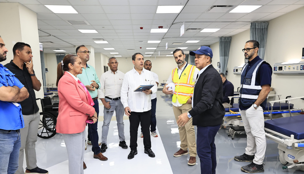 Director SNS supervisa avance nuevo Hospital Regional de San Francisco de Macorís 