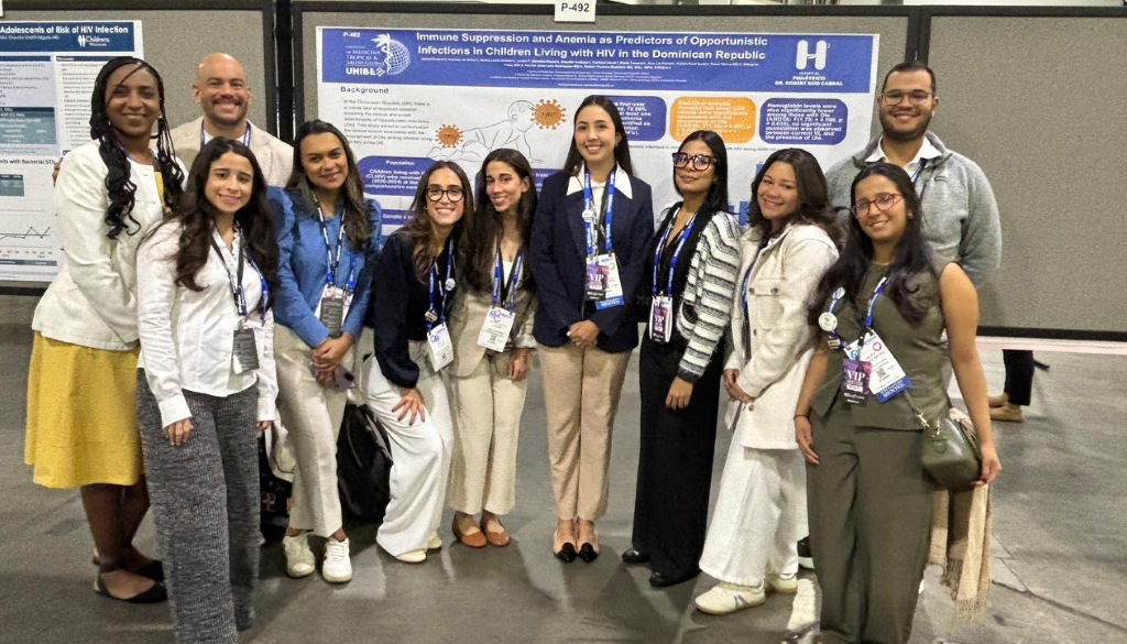 Investigadores y estudiantes de UNIBE destacan en la IDWeek 2025 