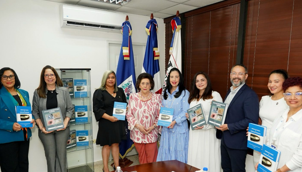 MIREX e INACIF reciben donación del Dr. Francisco Díaz, destacado médico forense dominicano en Estados Unidos MIREX e INACIF reciben donación del Dr. Francisco Díaz, destacado médico forense dominicano en Estados Unidos