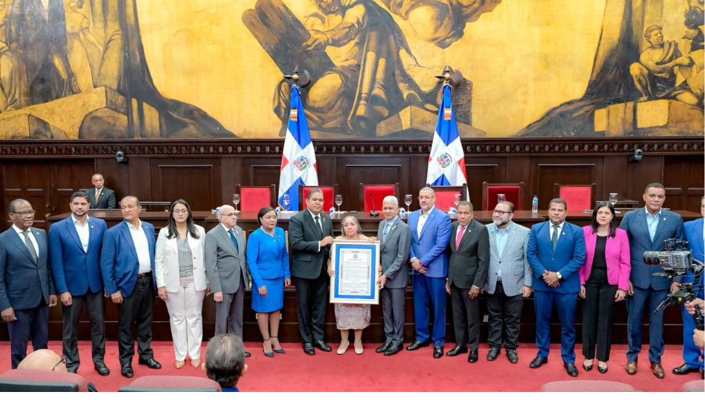 Reconocen trayectoria y compromiso con la salud de destacados médicos Reconocen trayectoria y compromiso con la salud de destacados médicos