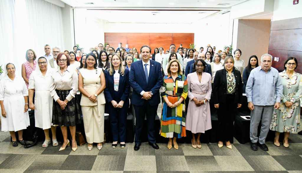 Ministerio de Salud reafirma compromiso de aumentar esperanza de vida de los adultos mayores 