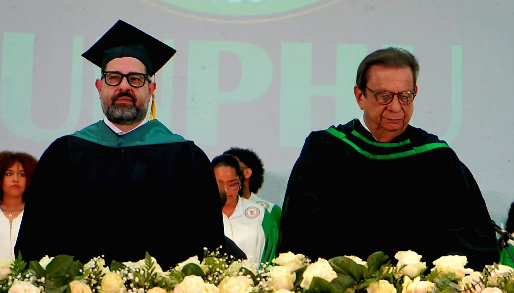 Dr. Amado Alejandro Báez es orador invitado en Graduación Ordinaria de la UNPHU 