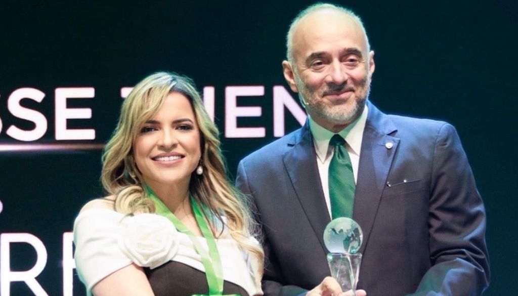 Dra. Dhamelisse Then recibe premio “Mujeres que Cambian el Mundo”  