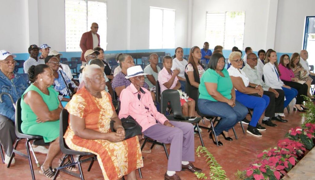 SNS entrega prótesis dentales gratuitas a 46 adultos mayores en La Cuaba 