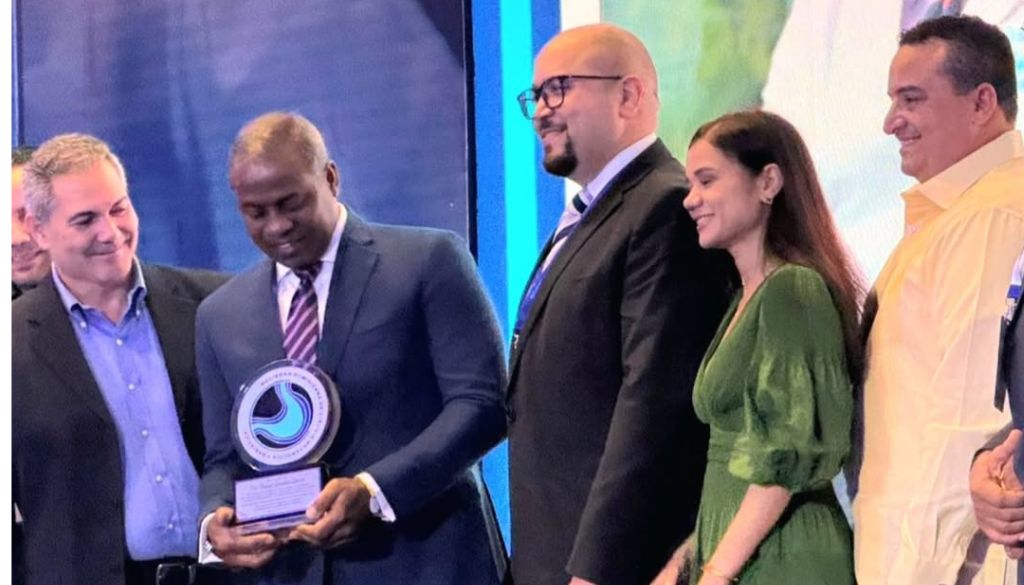 Reconocen aportes del Dr. Rafael González García en Cirugía Bariátrica  