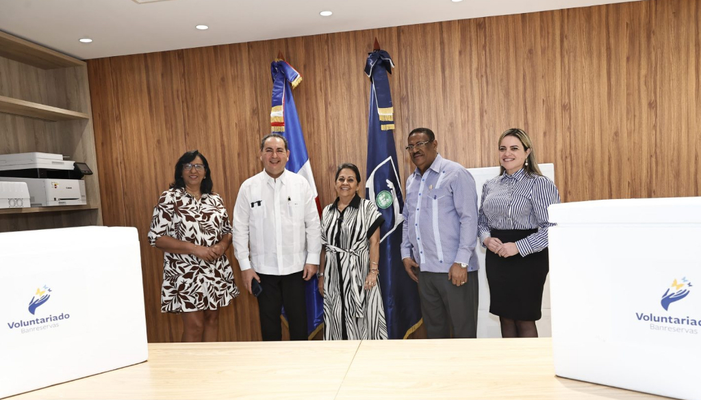 SNS recibe vacunas donadas por el Voluntariado Banreservas 