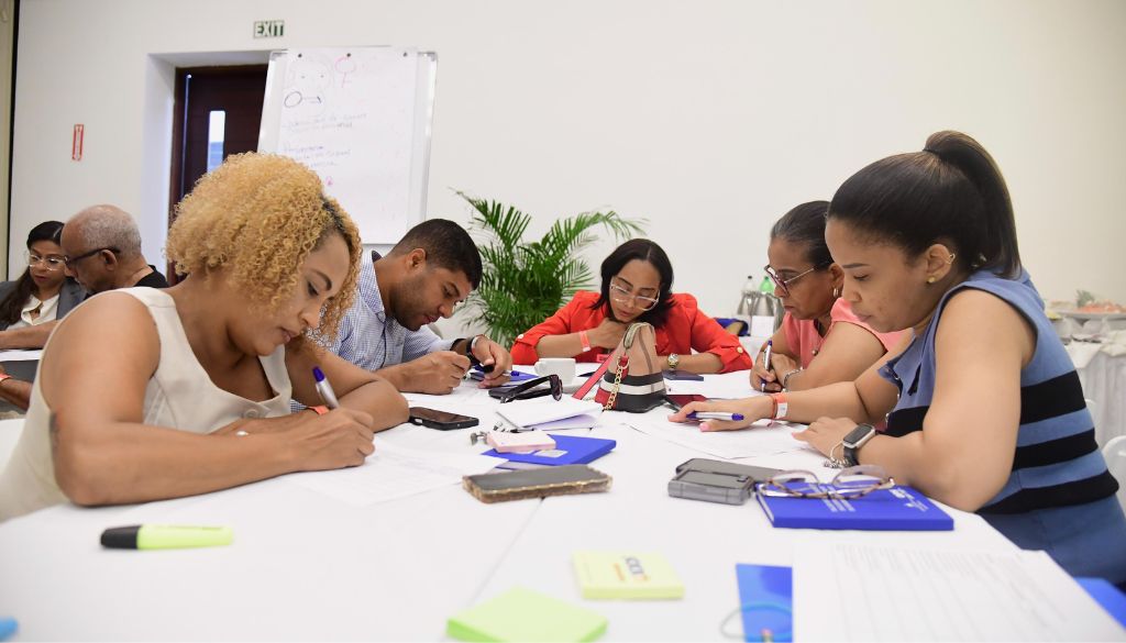 Capacitan a periodistas en comunicación responsable con enfoque en dignidad humana 