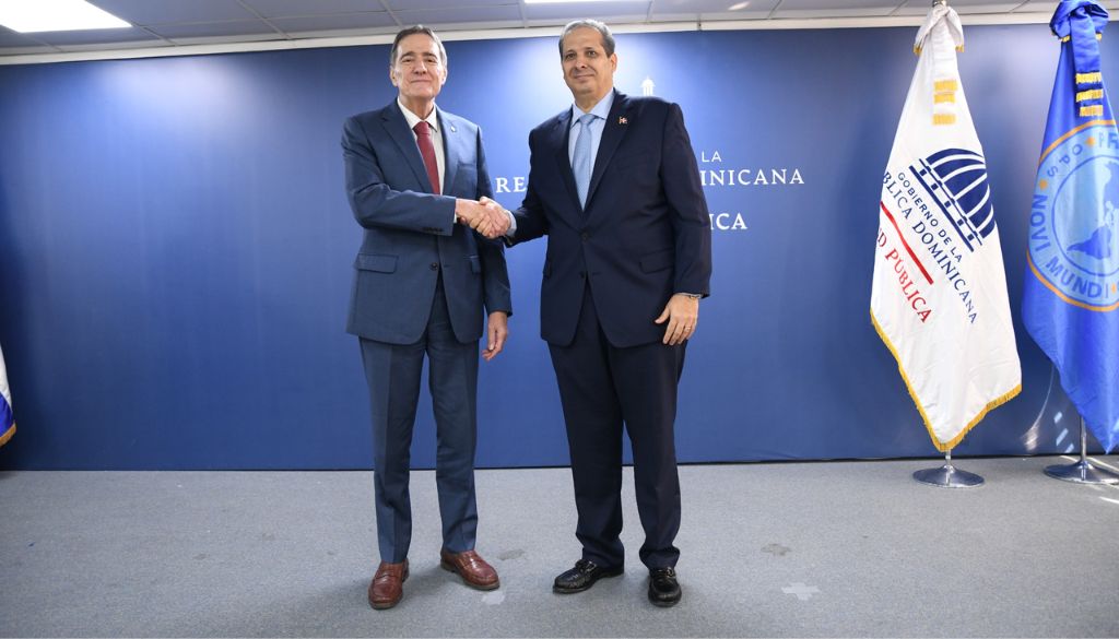 OPS reconoce al país como modelo regional por avances en salud pública  