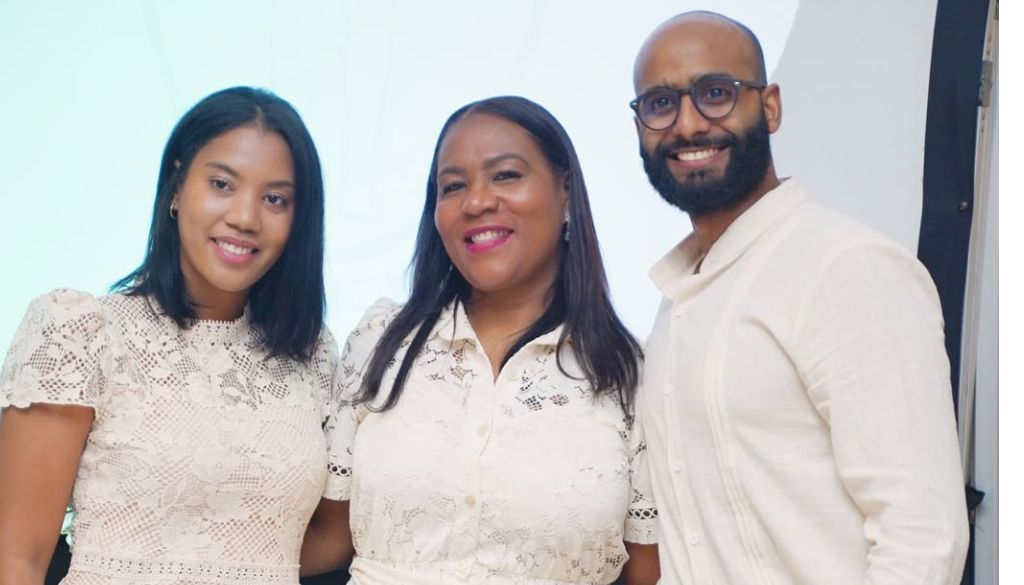 Reconocen a la doctora Julia Rosario como Clínico del Año 2025 