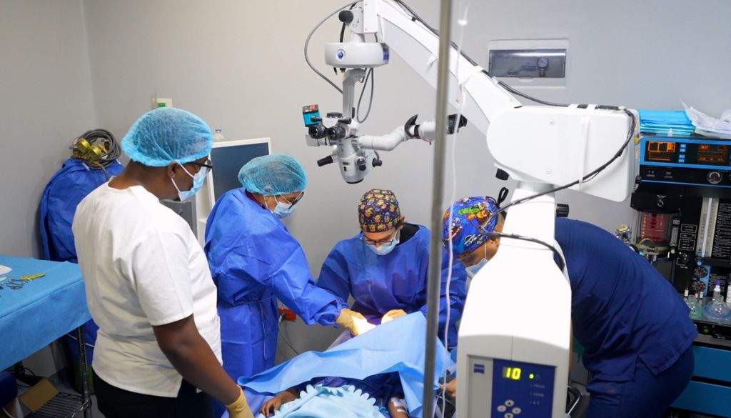 Estudiantes reciben intervenciones oftalmológicas gratuitas a través del INABIE 