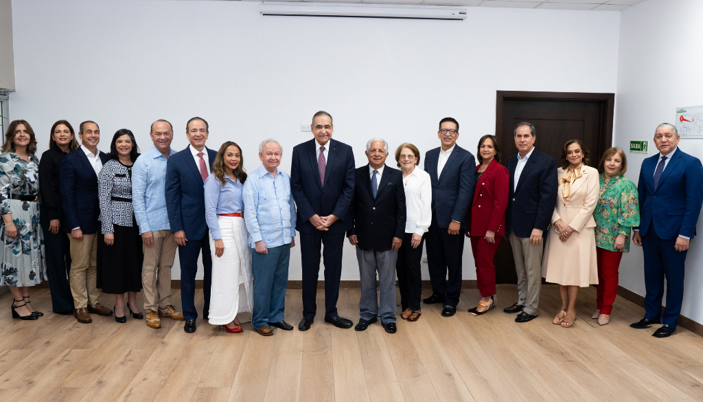 Dr. Julio A. Castaños Guzmán es reelecto como presidente del Patronato del Hospital Plaza de la Salud 