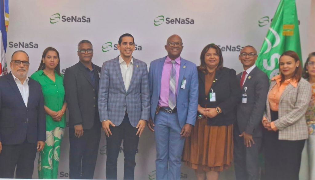 Diálogo CMD–SeNaSa prioriza mejoras laborales y calidad de la atención 