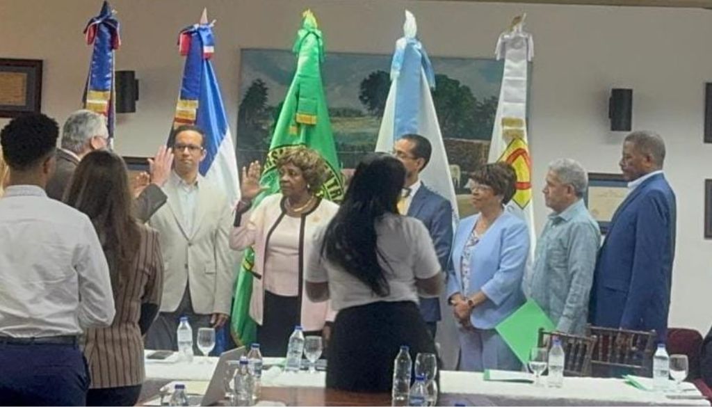 Dra. Clementina Gilleard Joseph asume como presidenta de ADOFEM 