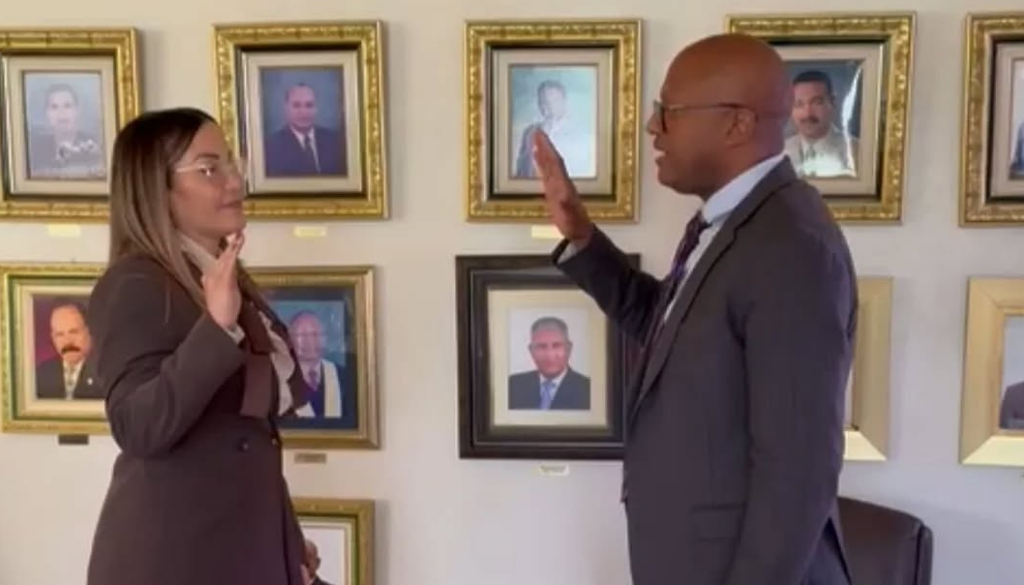 Doctora Mirna Fonfrias es juramentada como directora ejecutiva de la ARS CMD 