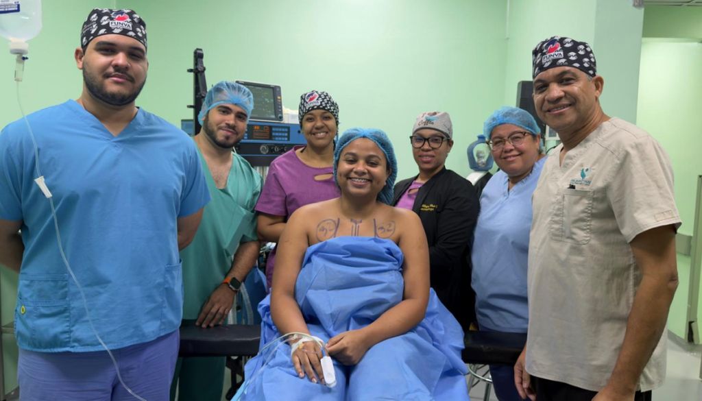 Realizan en el país primera cirugía por gigantomastia cubierta por seguro médico 