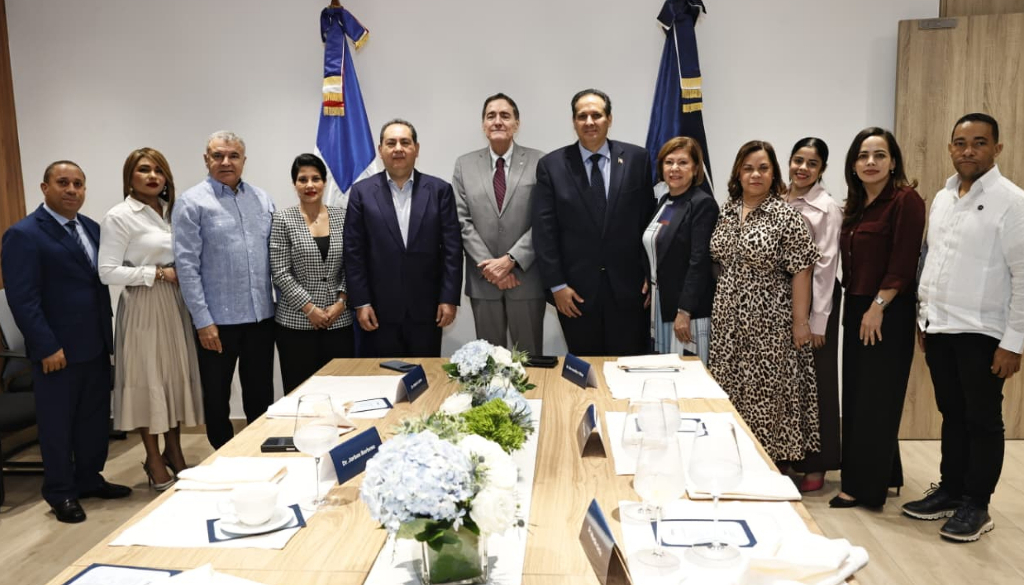 Director OPS-OMS conoce avances alcanzados en la Red Pública de Servicios de Salud 