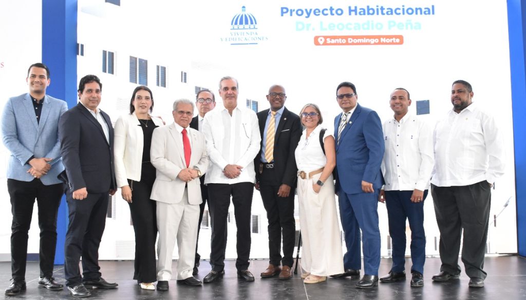 CMD inaugura proyecto habitacional de 136 apartamentos para médicos 