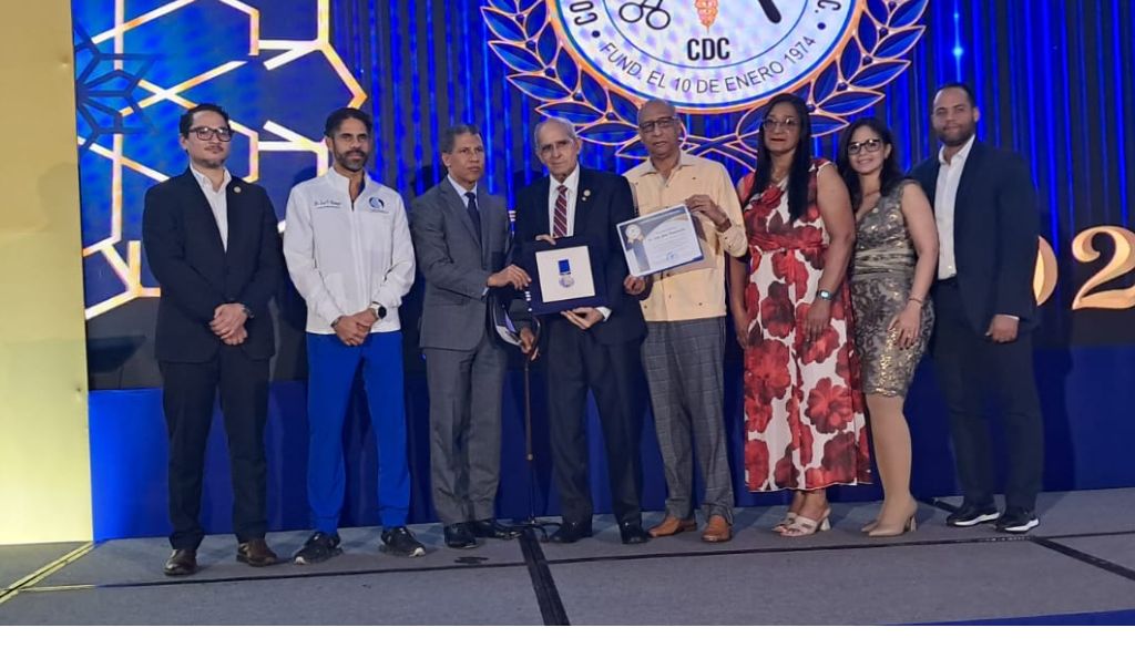 Dr. Julio Peña Encarnación recibe el más alto galardón del CDC por su legado profesional 