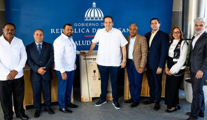 Ministerio de Salud recibe 356 refrigeradoras para fortalecer la cadena de frío del Programa de Vacunación 