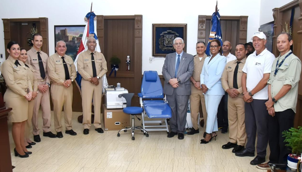 SNS entrega modernos equipos odontológicos a la Armada Dominicana 
