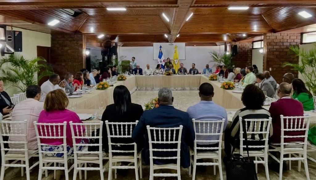 Colegio Médico realiza encuentro con representantes de todas las provincias 