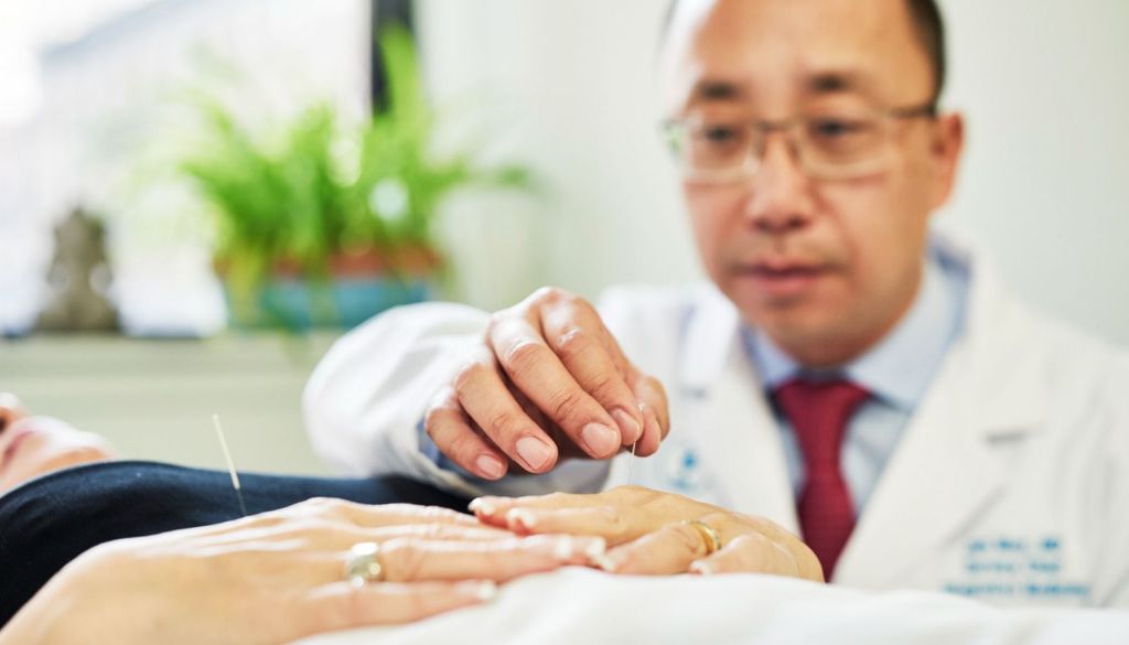 Estudio destaca beneficios de la acupuntura para aliviar la “niebla mental” en supervivientes de cáncer 