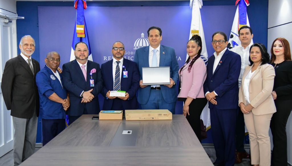 Minosterio de Salud comienza distribución de equipos médicos especializados 