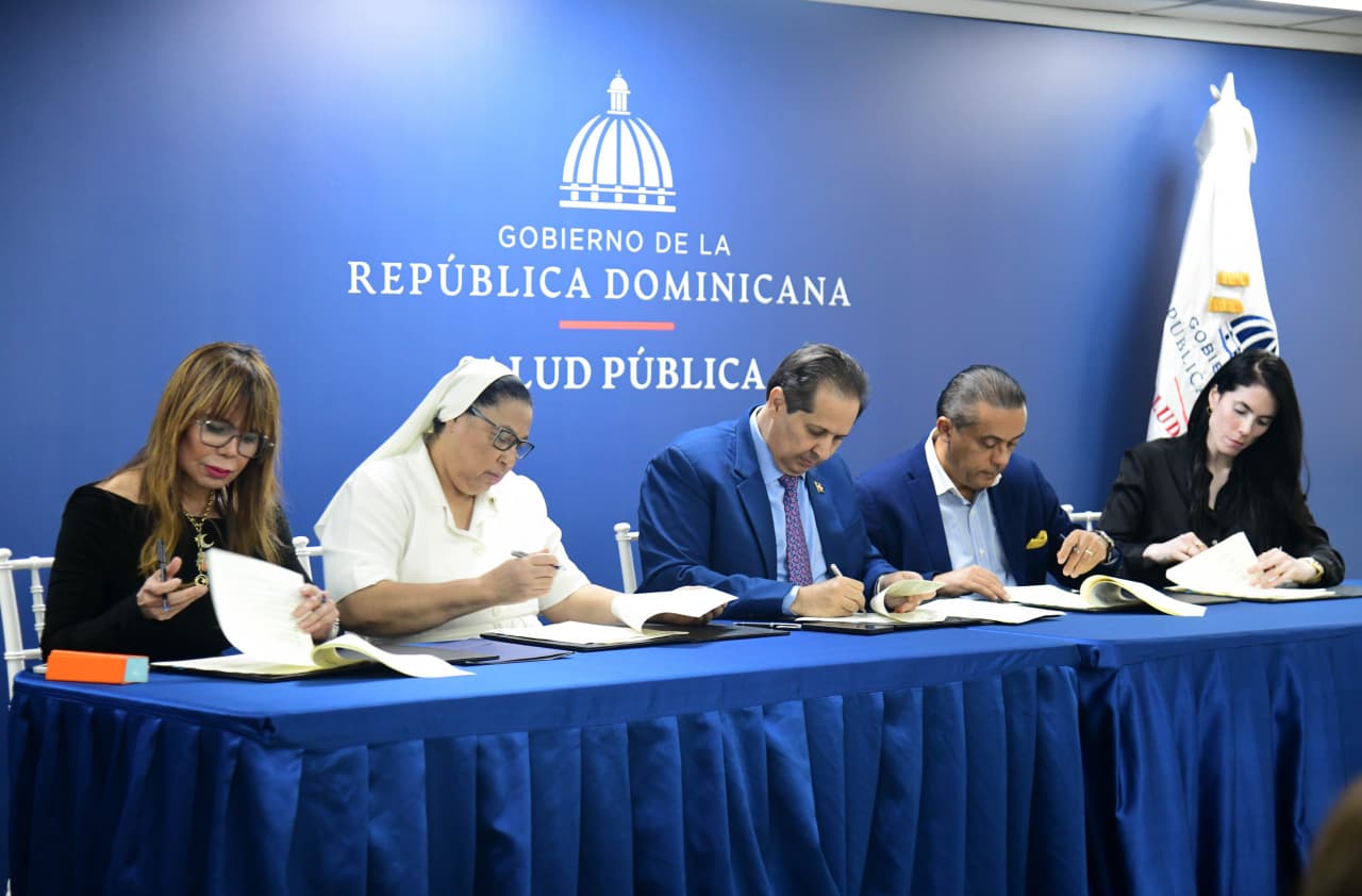 Salud Pública firma acuerdos con Asociaciones sin Fines de Lucro para fortalecer atención sanitaria 