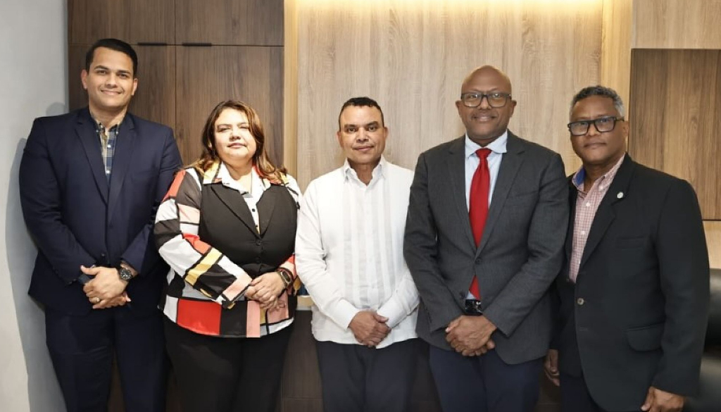 CMD y SNS acuerdan fortalecer la comunicación y revisar cancelaciones de médicos 