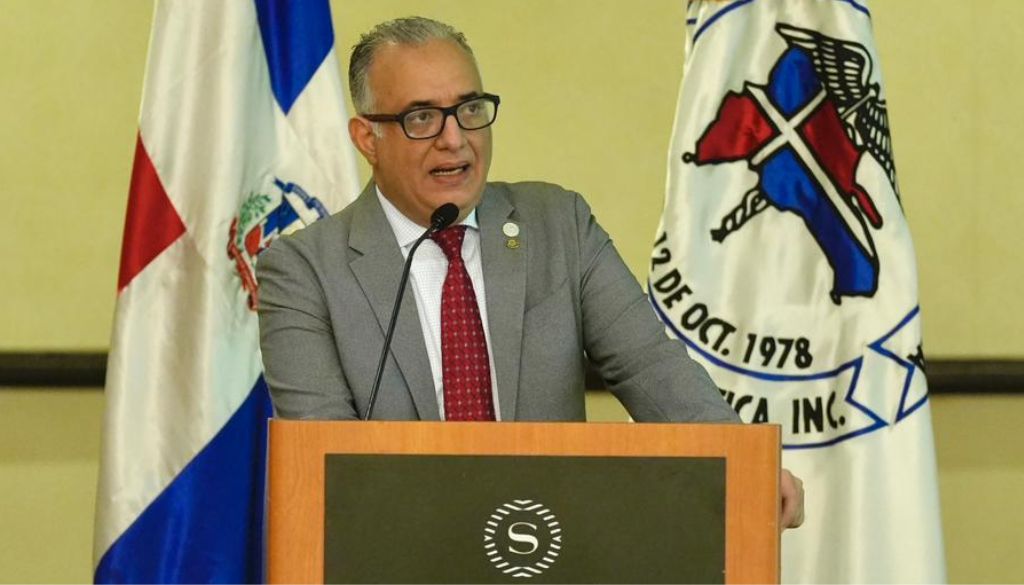 Capacitan especialistas sobre implementación de la Resolución 624-02 