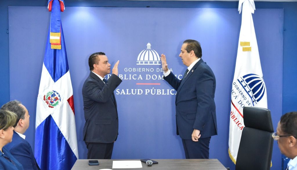 Ministro de Salud juramenta al Dr. Julio Landrón como nuevo director del SNS 