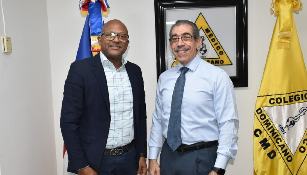 Dr. Jorge Asjana David se compromete a fortalecer residencias médicas durante visita al CMD 