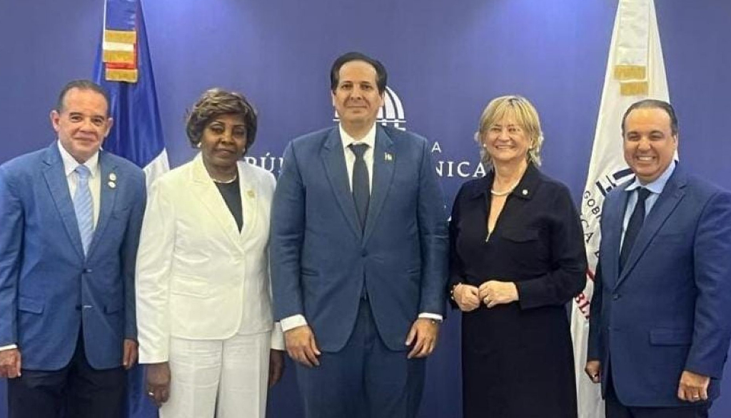 ADOFEM y el Ministerio de Salud  fortalecen agenda de cooperación en formación médica 