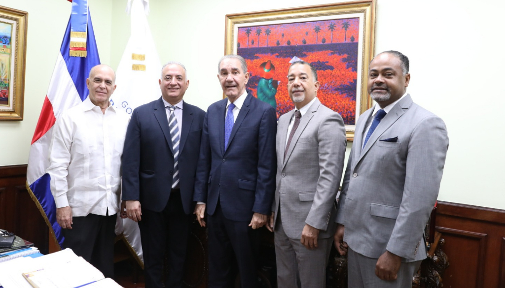 MESCyT y la Sociedad de Cirugía Plástica acuerdan fortalecer la validación de títulos extranjeros 