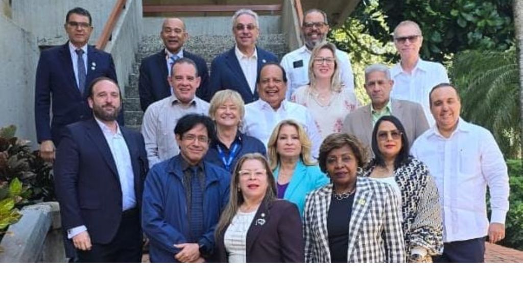 ADOFEM fortalece compromiso con la educación médica  