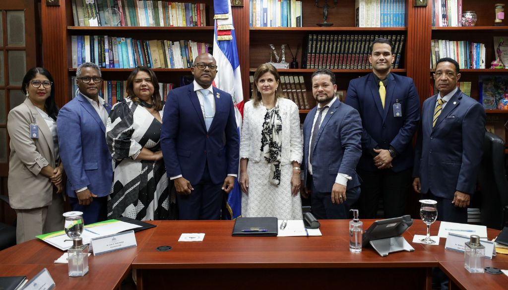 Gobierno y CMD  coordinan acciones para fortalecer sector salud 