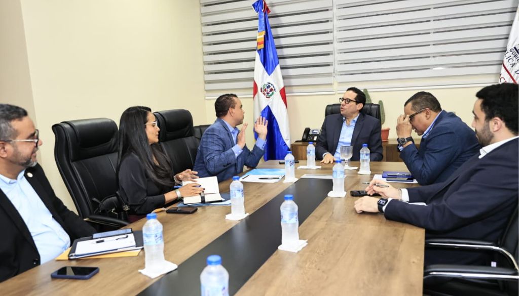 Instituciones fortalecen cooperación para mejorar gestión del talento humano en salud 