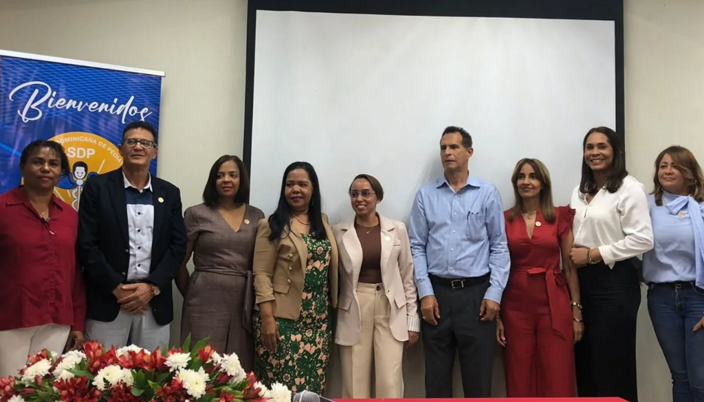 Juramentan nuevas juntas directivas de filiales de la Sociedad de Pediatría en Monseñor Nouel y La Vega 